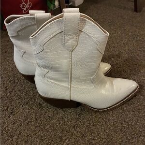 Arider white cowgirl boots